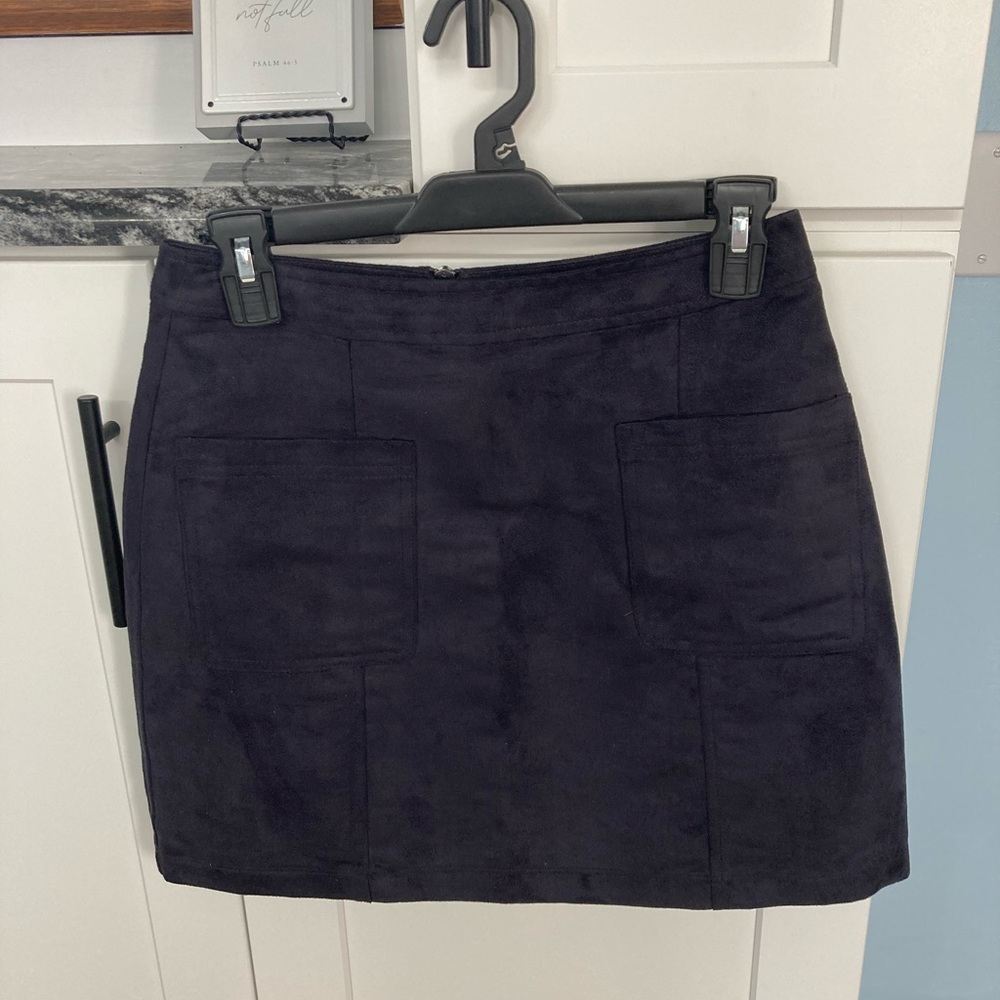 Suede-like black Old Navy mini skirt size 2